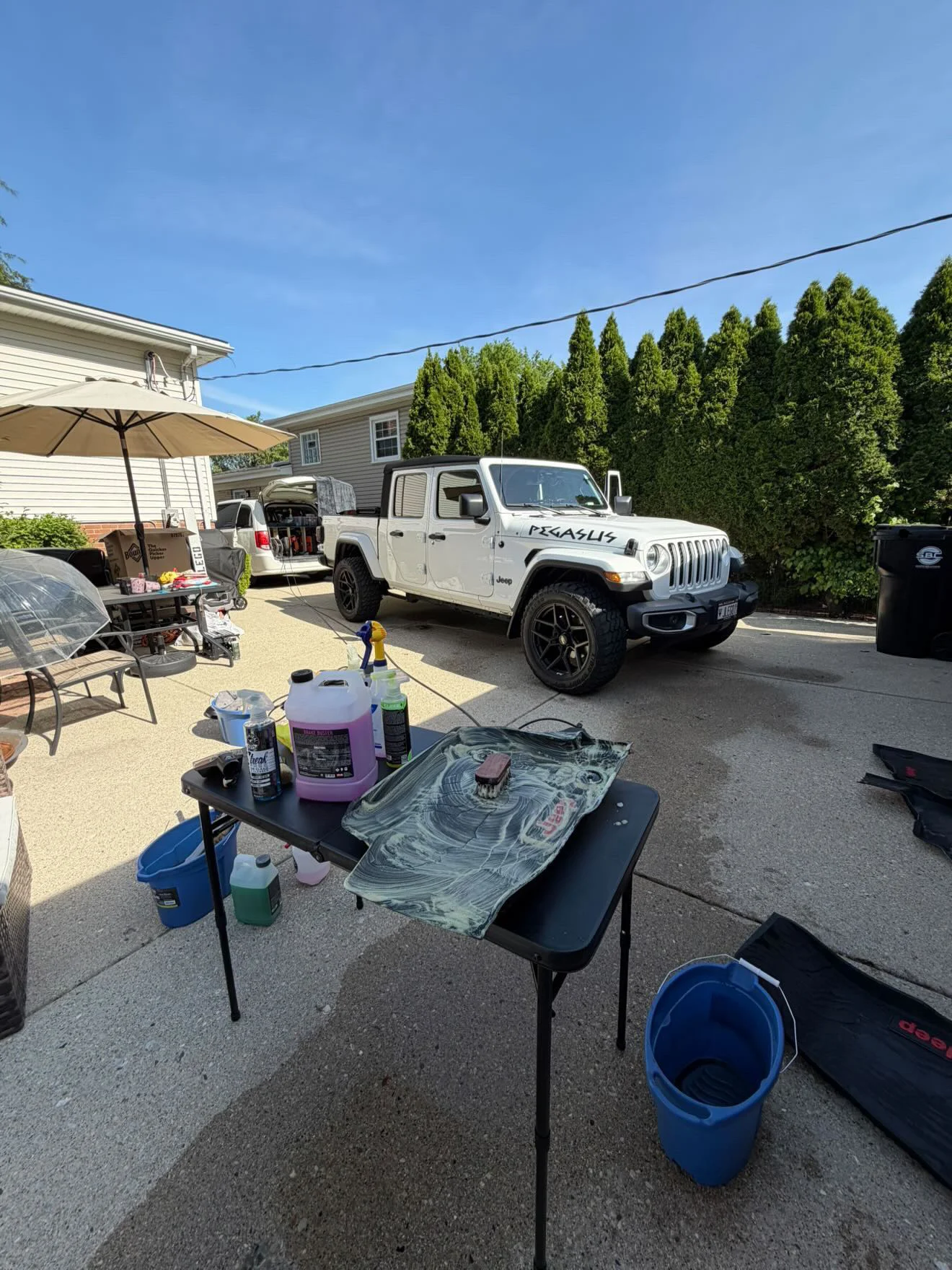 Becks Mobile Detailing setup beside a Jeep Gladiator